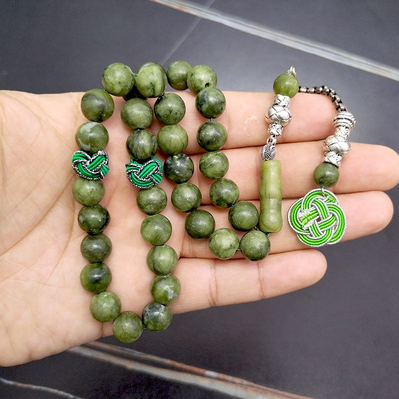 سبحة من صخور السربنتين جاد اخضر طبيعي