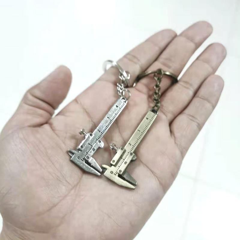 ميدالية مسطرة صغيرة ذهبي و فضي - Albashan