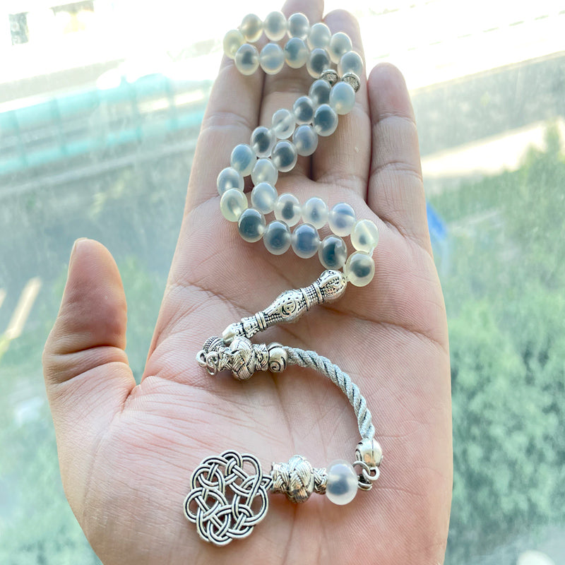 سبحة مميزه حجر عقيق ابيض داخلها حجر عقيق اسود