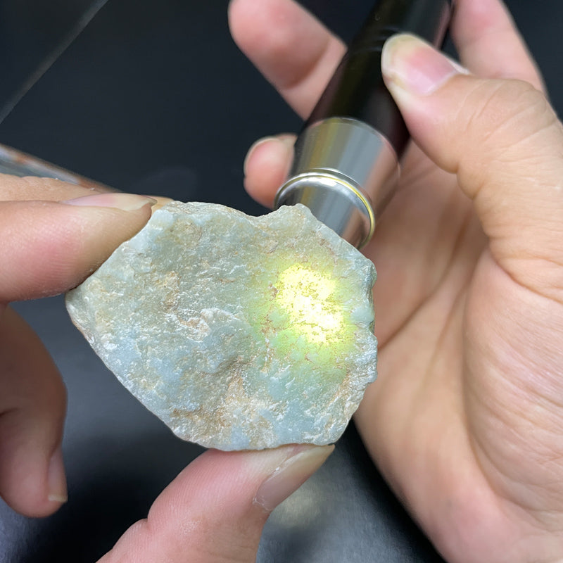 حجر زمرد ميانمار طبيعي