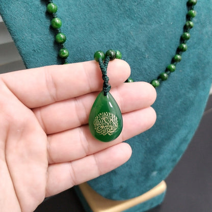 قلادة حجر جاد اخضر طبيعي