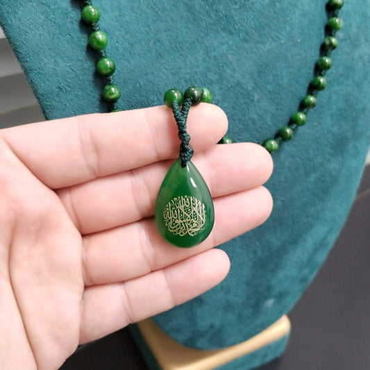 قلادة حجر جاد اخضر طبيعي