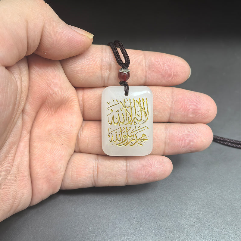 قلادة حجر جاد ابيض طبيعي