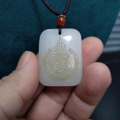 قلادة حجر جاد ابيض طبيعي