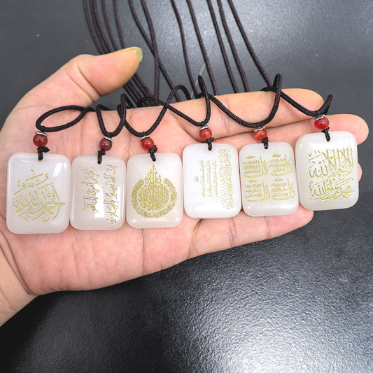 قلادة حجر جاد ابيض طبيعي