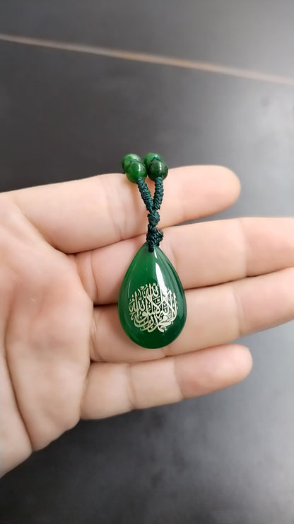 قلادة حجر جاد اخضر طبيعي