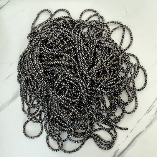 سلسلة معدنية اسود