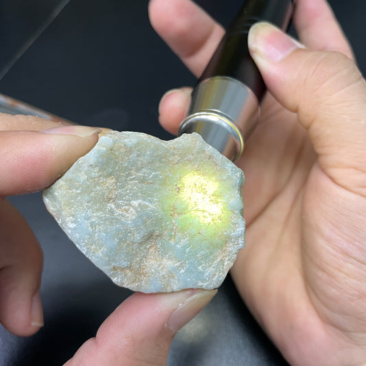 حجر زمرد ميانمار طبيعي